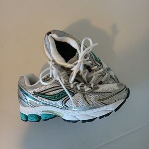 WOMEN'S SAUCONY SHOES